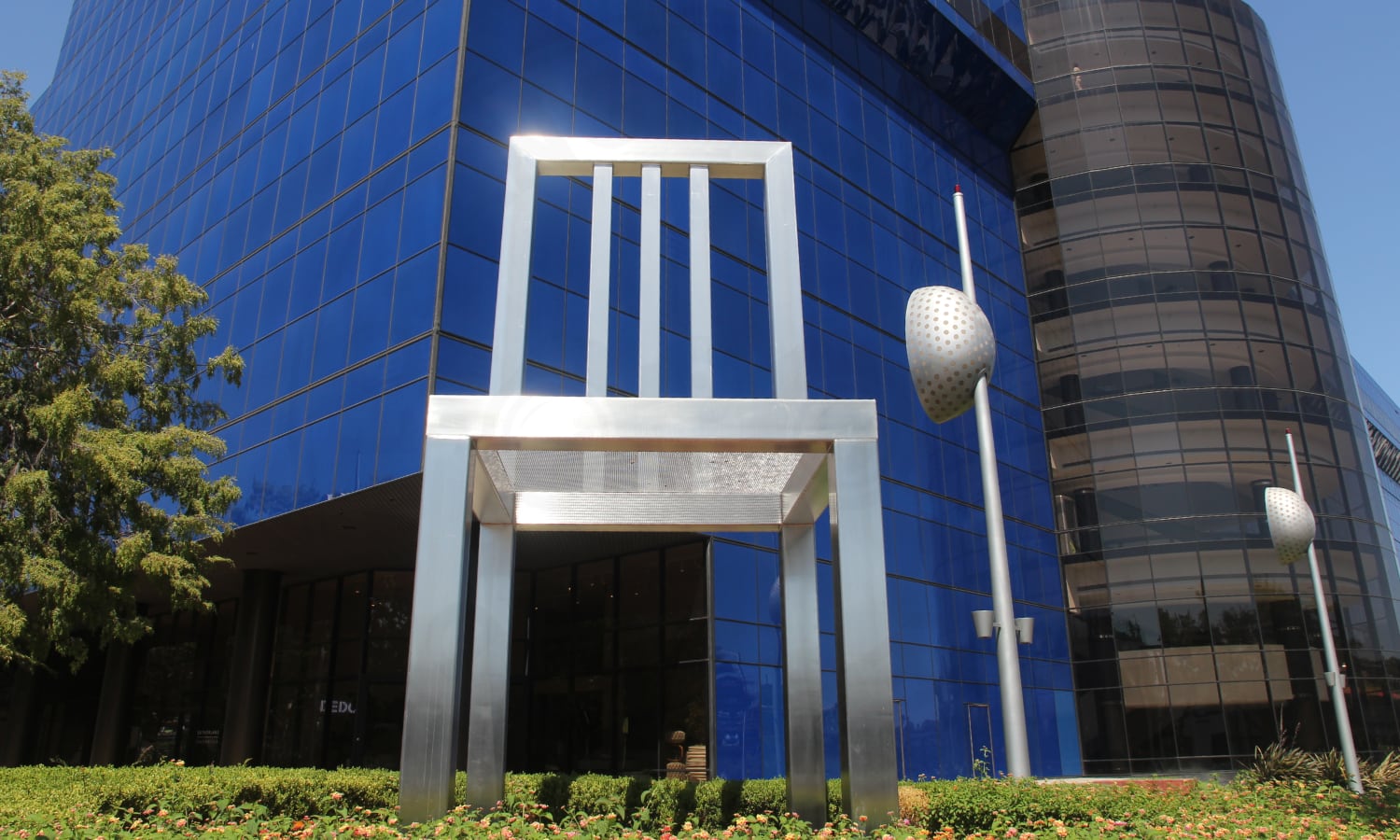 Seat of Design, the Second Largest Chair in Los Angeles — Los Angeles Explorers Guild